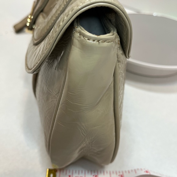 Charles David patent Leather Tan color Clutch/ Wristlet with DustBag! - Picture 15 of 16